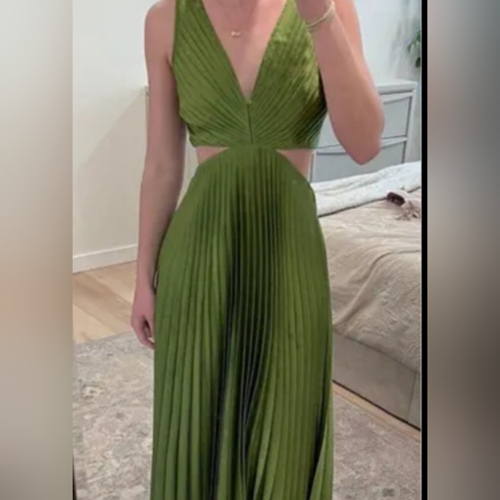 Sincerly Jules Olive Green Backless Pleated Maxi Dress
